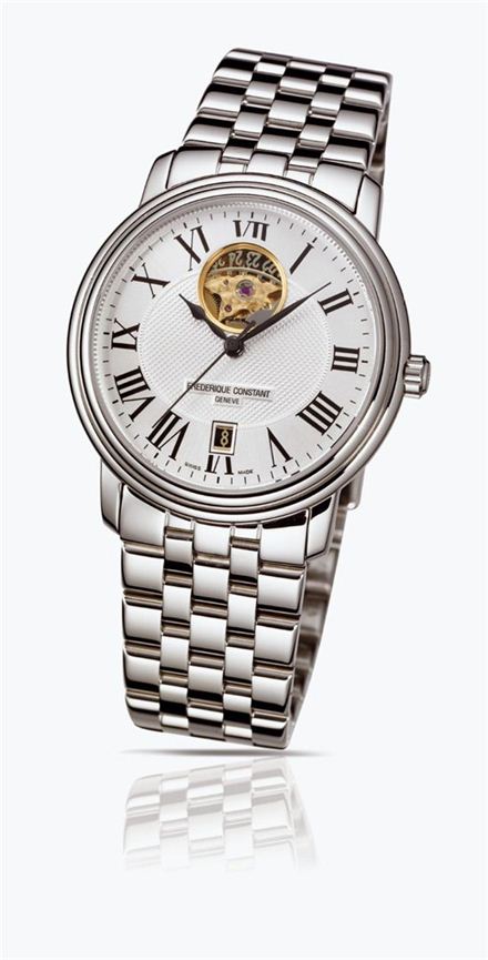 '걷어올린 셔츠엔 메탈시계'