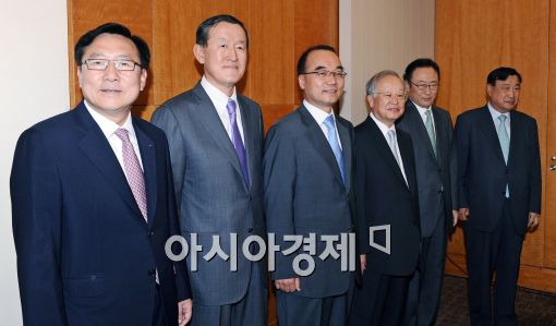 [포토]박재완 장관, 경제 5단체장과 만남