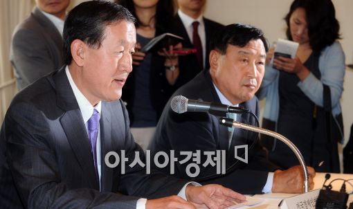 [포토]굳은표정의 허창수 회장