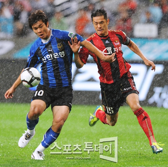 [포토] 유병수-박용호 '빗 속의 혈투'