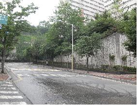 중구, 남산타운 옹벽에 나무 등 심어  