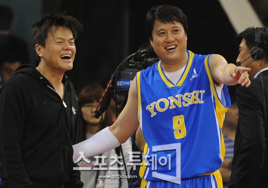 [포토] 박진영-문경은 '반가운 얼굴이라도 만났나'