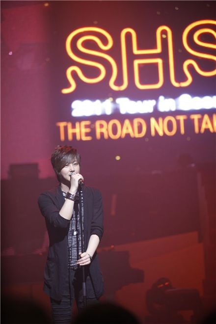 Singer Shin Hye-sung at his concert "SHIN HYE SUNG 2011 Tour in SEOUL-THE ROAD NOT TAKEN" held in Seoul, South Korea on June 24, 2011. [Liveworks]