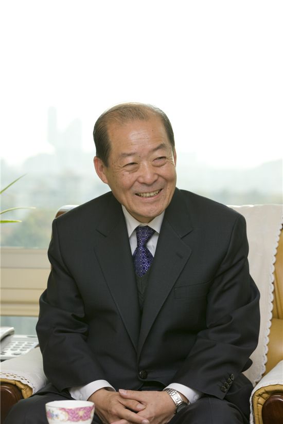박홍섭 마포구청장은 서민 경제가 어려워  이들에 대한 일자리 창출이 가장 시급하다고 강조했다.