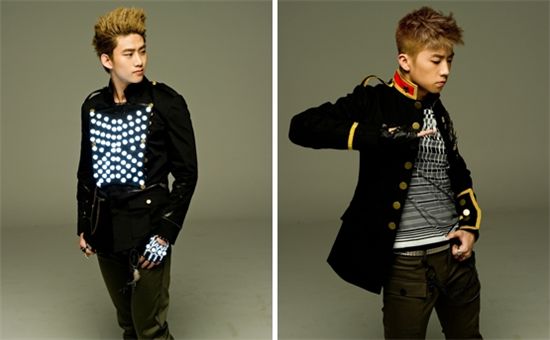 2PM member Taecyeon (left) and Wooyoung (right) [JYP Entertainment]