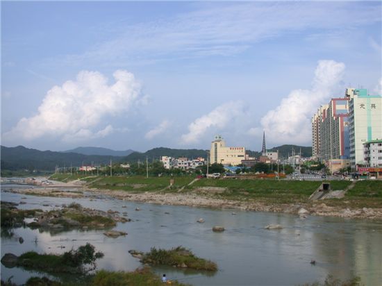 섬강변 마을 횡성읍 풍경.