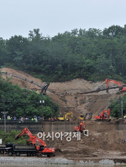 [포토] '1호선 산사태, 긴급복구' 