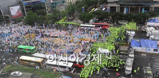 [포토]세종로 네거리 대치!