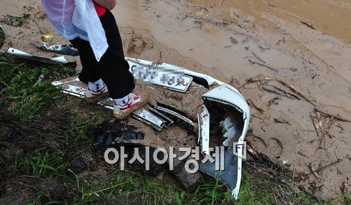 [포토] 완전 박살난 차량