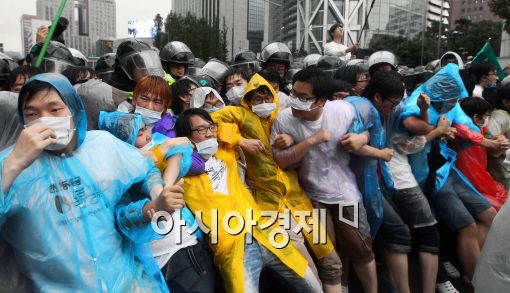 [포토]맞붙은 시위대
