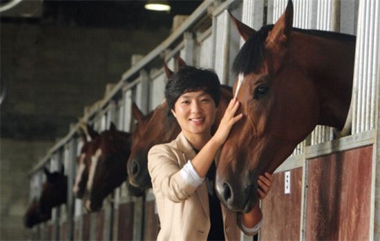 [주말레이싱] 국내 첫 여기수, 최초 여 조교사로