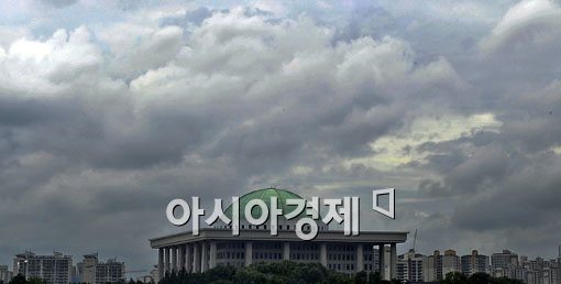 [포토] 먹구름 잔뜩 몰린 국회의사당