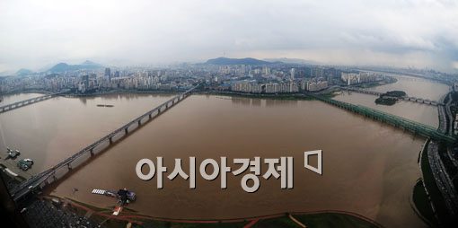 [포토] 누런 흙탕물로 변한 한강