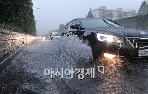 [포토]물에 잠긴 경부고속도로