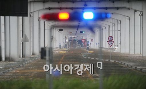 [포토]물에 잠긴 잠수교