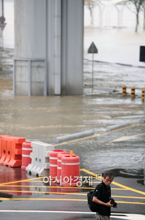 [포토]점점 불어나는 한강물