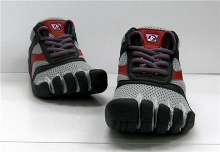 [우수中企 히트제품 써보니] 에이앤케이 '발가락 신발' 