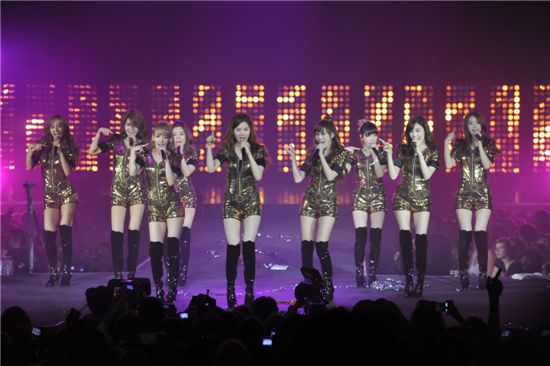 <SM TOWN Live in Paris> 연출 PD,  “공연 재녹음 논란은 오해, 제작 과정의 문제”