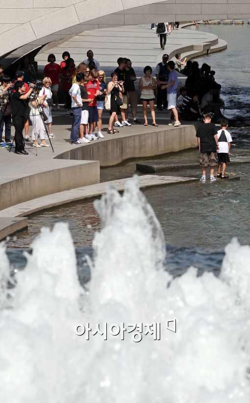 [포토]맑은 날씨 청계천 나들이