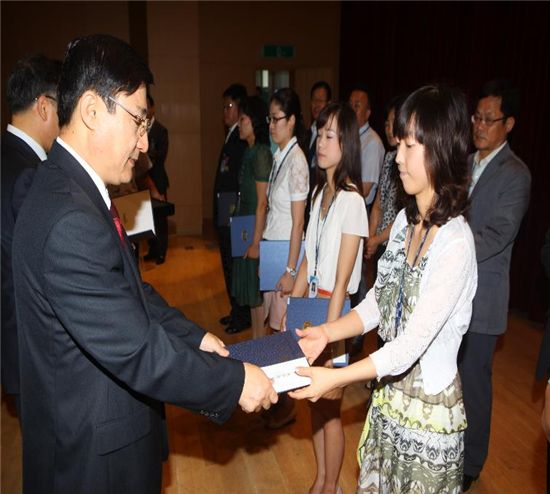 도봉구 홍보전산과 서해란씨 등 친절우수공무원 선정