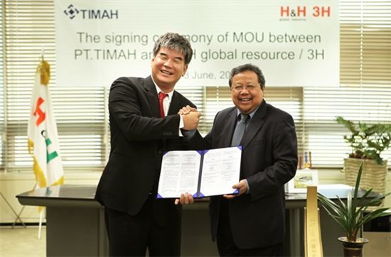 왼쪽은 3H와 H&H의 한상호 대표이사, 오른쪽은 전략적 업무협약(MOU) 체결을 위해 지난달 13일 한국에 방문한 티마사 Wachid Usman 회장