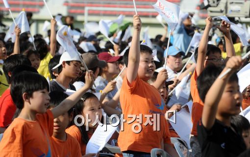 [포토]동계올림픽 유치 응원하는 아이들