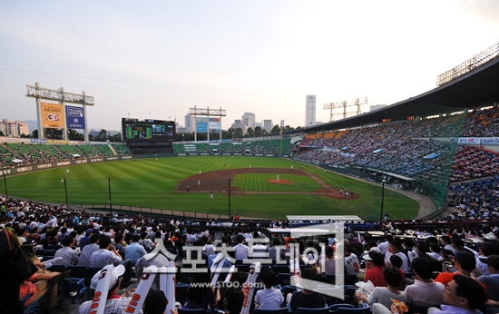 프로야구, 역대 최소경기 400만 관객 돌파