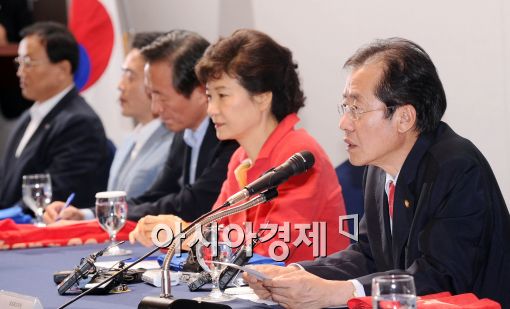 [포토]인사말하는 홍준표 대표