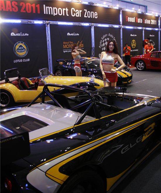 [포토]눈길 끄는 다양한 슈퍼카와 튜닝카