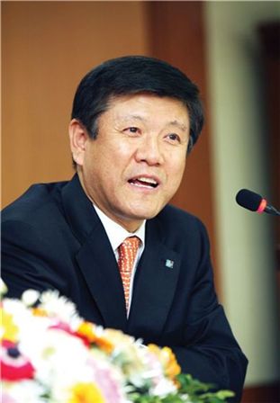 [IBK기업은행 50년]“연타석 히트상품 개발 자발적 고객 늘리겠다”