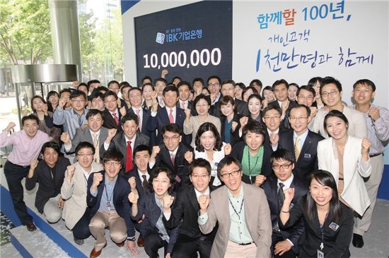 [IBK기업은행 50년]상품·서비스 혁신으로 은행간 경쟁 실속대응