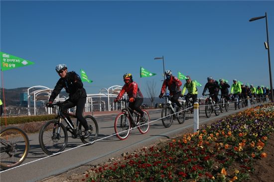 2010 한강 자전거 안전하게 타기 캠페인 사진.
