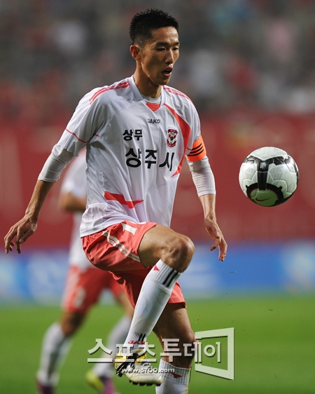 [포토] 김정우 '뼈로 받는 트래핑!'