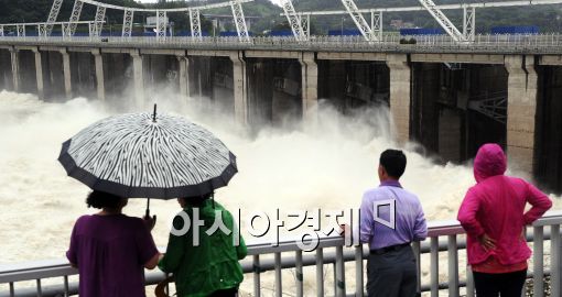 [포토]방류량 늘린 팔당댐