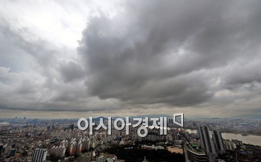 [포토]먹구름 가득한 서울하늘