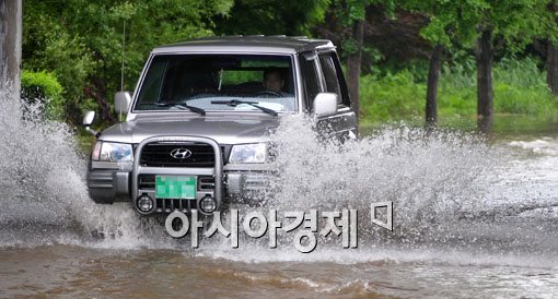 [포토] 위험한 질주