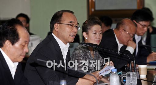 [포토]모두발언하는 박재완 장관