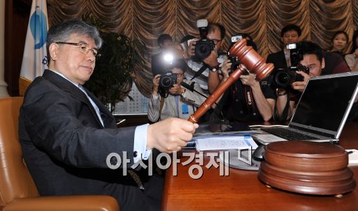 [포토]한국은행, 기준금리 동결…연 3.25%