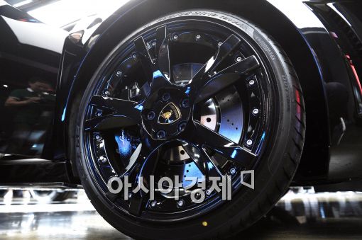 [포토]가야르도 LP550-2 트리콜로레의 강력한 휠