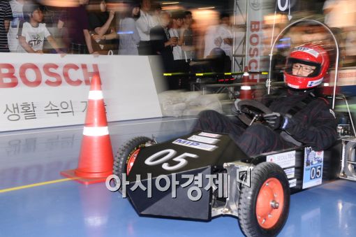 [포토]'충전공구로 달리는 자동차 경주'