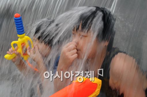 [포토]물살을 가르며...