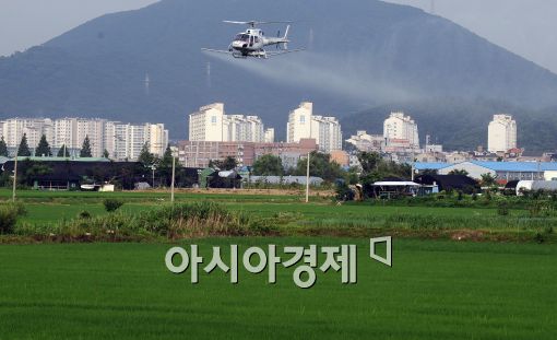 [포토]서울하늘에 뜬 항공방제 헬기