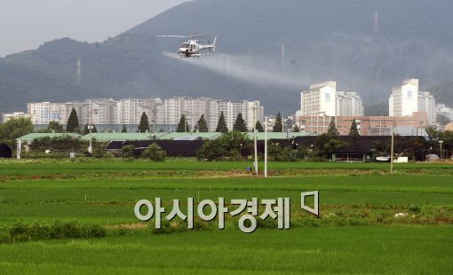 [포토]서울 도심 벼 병해충 항공방제