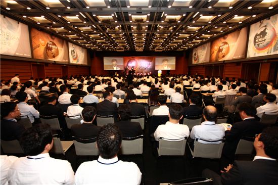 18일 서울 대한상공회의소에서 열린 '2011 우정사업본부 투자포럼'에서 윤상직 지식경제부 제1차관이 축사를 하고 있다.