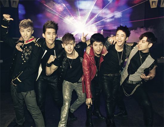 2PM, < 2PM HANDS UP ASIA TOUR > 콘서트 개최 