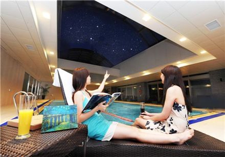 호텔, 물 만난 '夜水(야외수영장)'