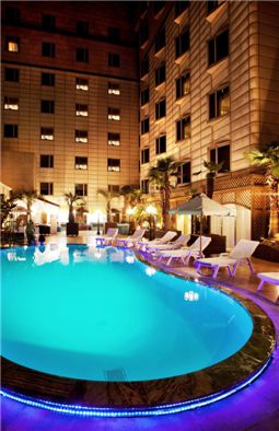호텔, 물 만난 '夜水(야외수영장)'