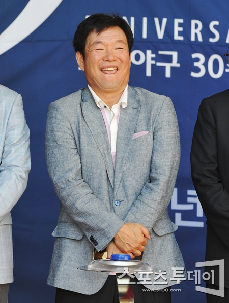 [포토] 이순철 해설위원 '버튼 앞에서 기분 너무 좋은데'