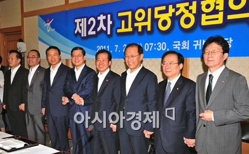 [포토] 최중경 지경부 장관만 빠진 고위 당정청 협의회