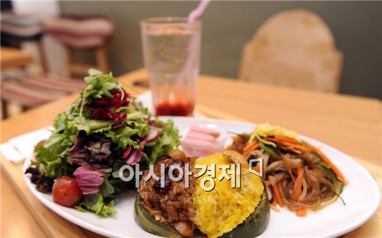 단호박찰밥과 잡채, 그리고 복분자에이드